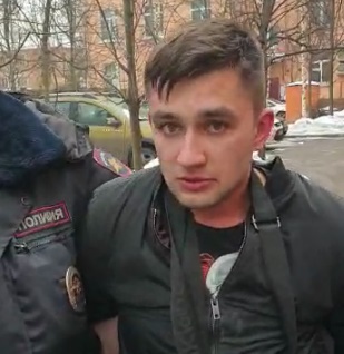 пассажир ограбил таксиста